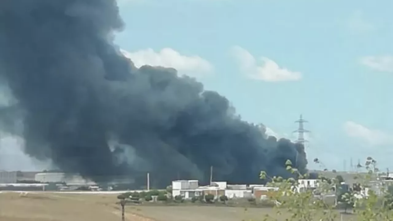 Gebze'de plastik fabrikasında yangın çıktı!