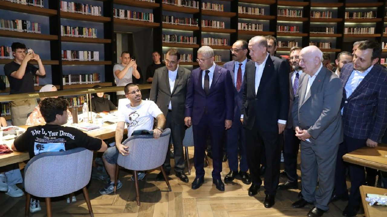 Cumhurbaşkanı Erdoğan, Nevmekan Sahil’de öğrencilerle sohbet etti