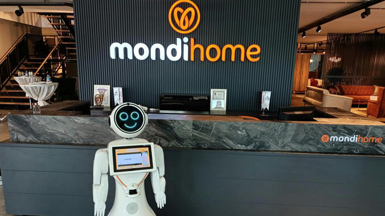 Mondihome'un Polatlı mağazasında "robot müşteri temsilcisi" dönemi