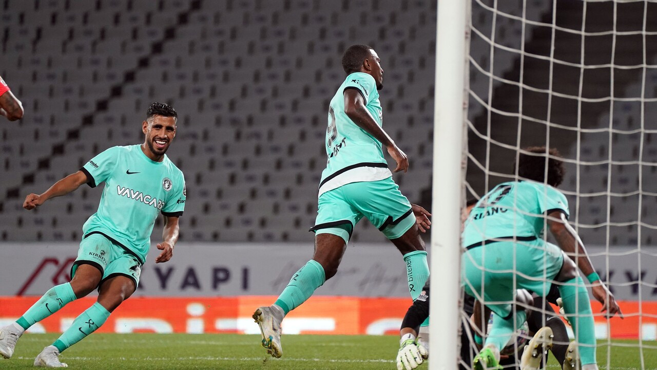 Antalyaspor, Ümraniyespor deplasmanında 3 puanı kaptı! Rakibini tek golle devirdi