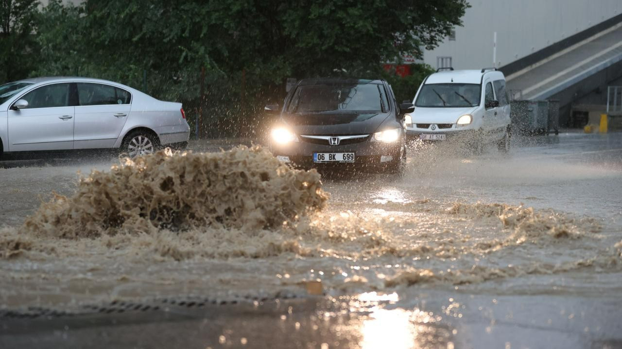 Ankara'da şiddetli yağış ve fırtına: 1 ölü, 2 yaralı