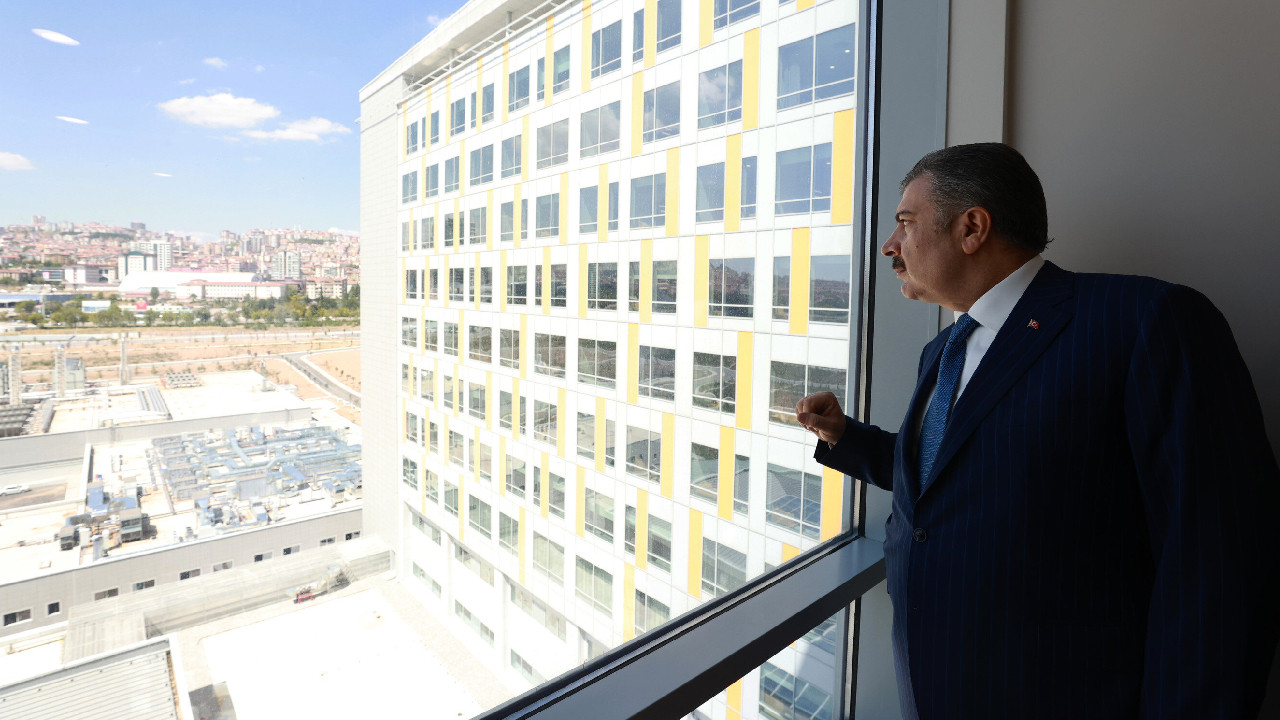 Sağlık Bakanı Koca, Ankara Etlik Şehir Hastanesi'ndeki son hazırlıkları inceledi