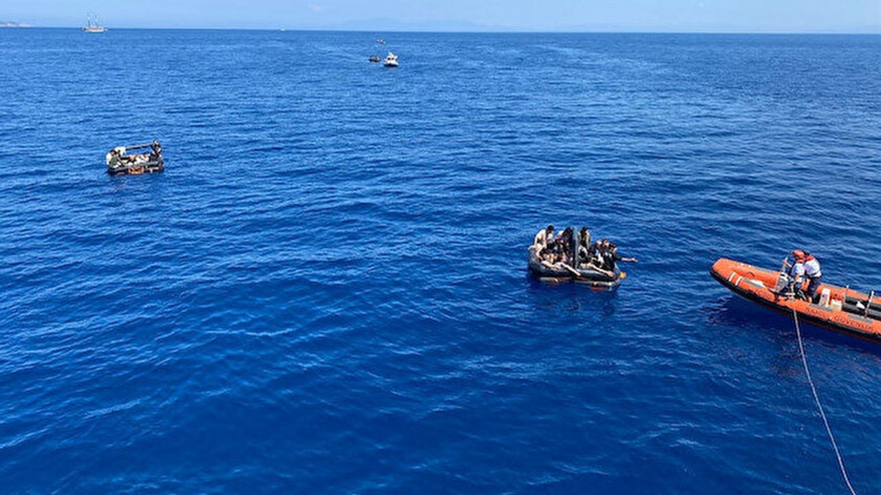 Yunanistan'ın ölüme ittiği 137 göçmen, Sahil Güvenlik tarafından kurtarıldı!
