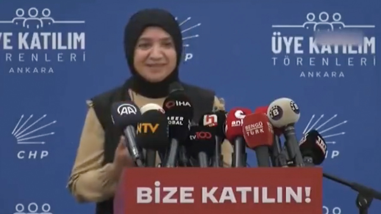 CHP'nin toplantısında tepki çeken anlar: Konuşması beğenilmeyen kadına sufle verdiler