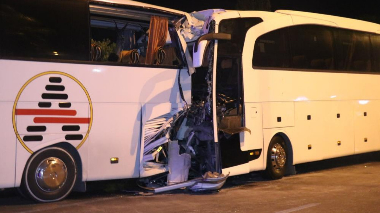 Antalya'da iki yolcu otobüsü çarpıştı! 2'si ağır 25 yaralı var...