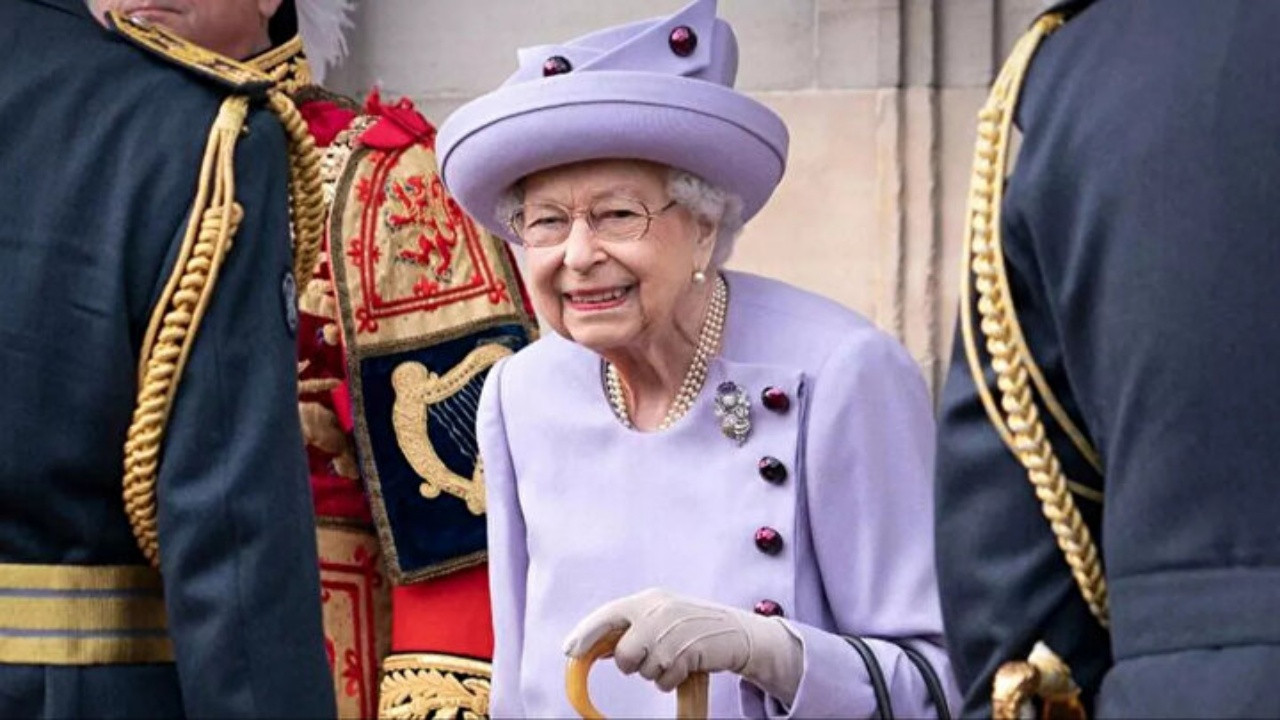 Kraliçe 2. Elizabeth Öldü! Bütün Dünya Bu Haberi Bekliyordu!