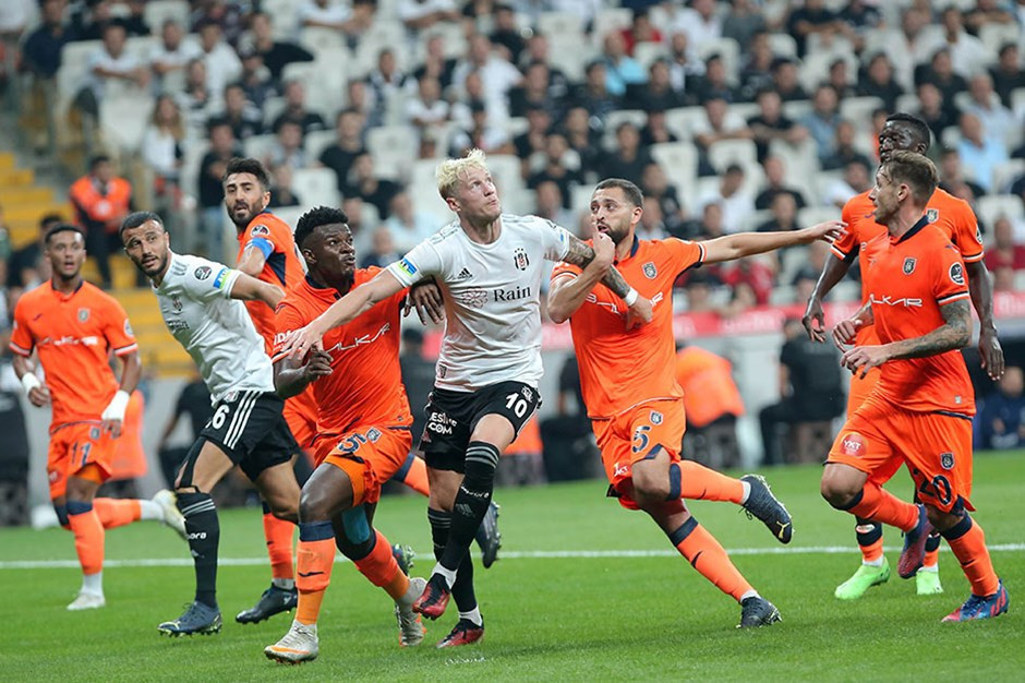 Beşiktaş'ta ilk kayıp! Siyah-beyazlılar, Vodafone Park'ta Başakşehir'e 1-0 mağlup oldu