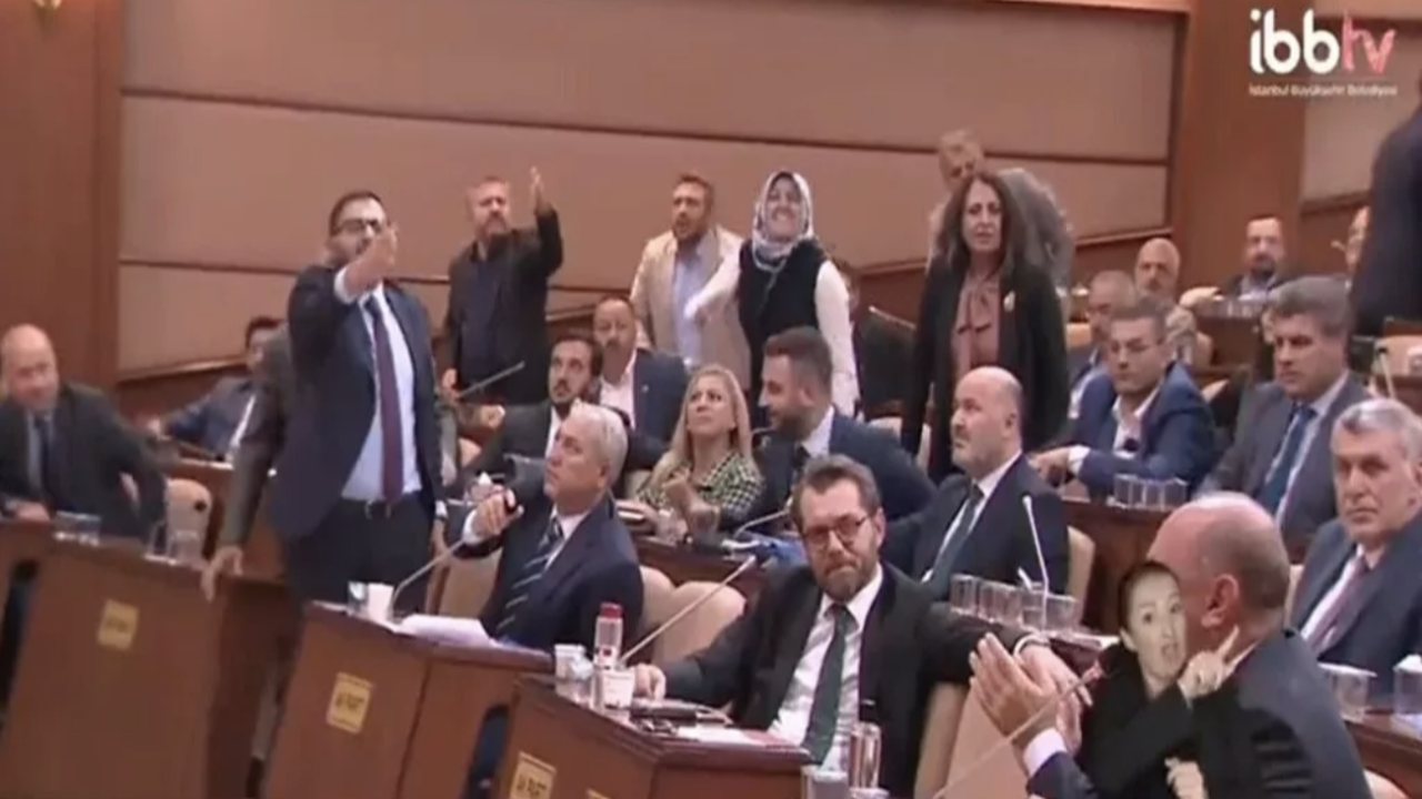 İBB Meclisi’nde gergin dakikalar! Tunç Soyer'in ardından aynı CHP zihniyeti yine Osmanlı'yı karaladı