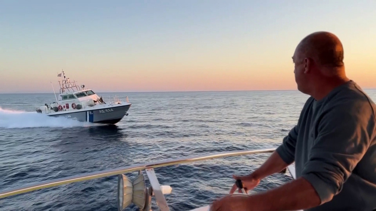 Yunanlılar Türk balıkçı teknesini taciz etti! O anlar saniye saniye kamerada...