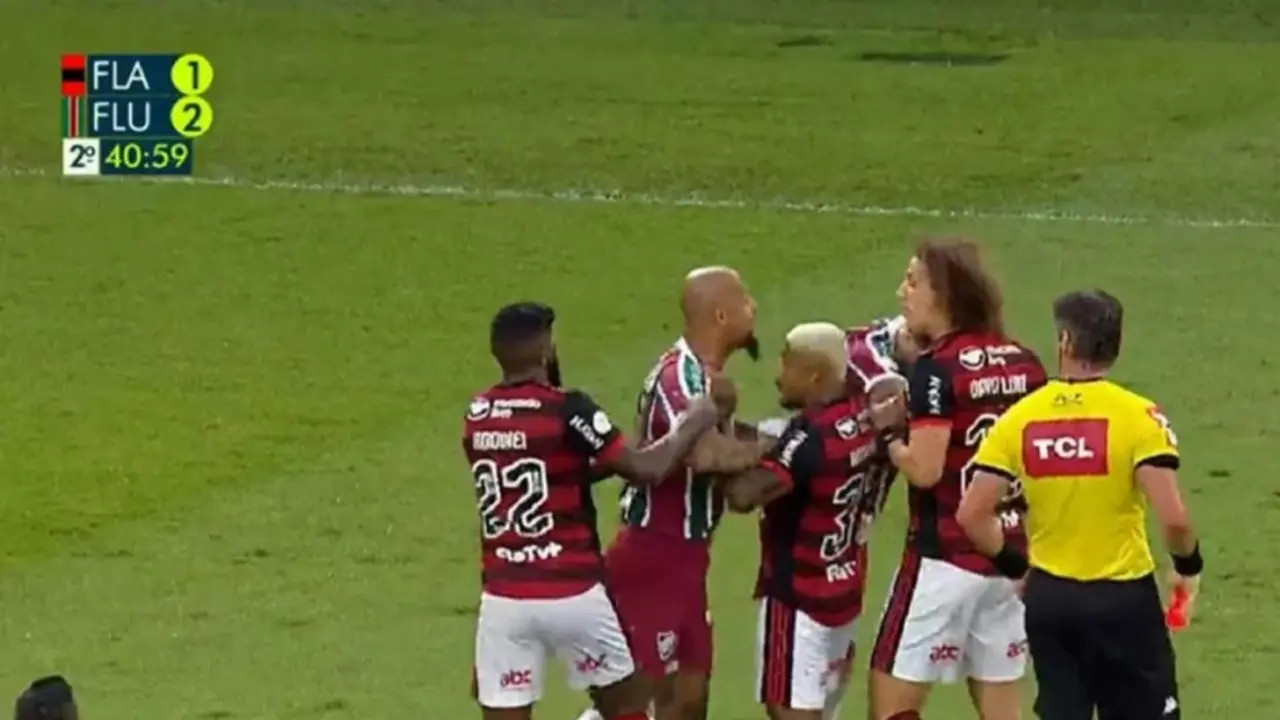 Felipe Melo ve David Luiz birbirine girdi! Fla–Flu derbisinde kırmızı kartlar havada uçuştu...