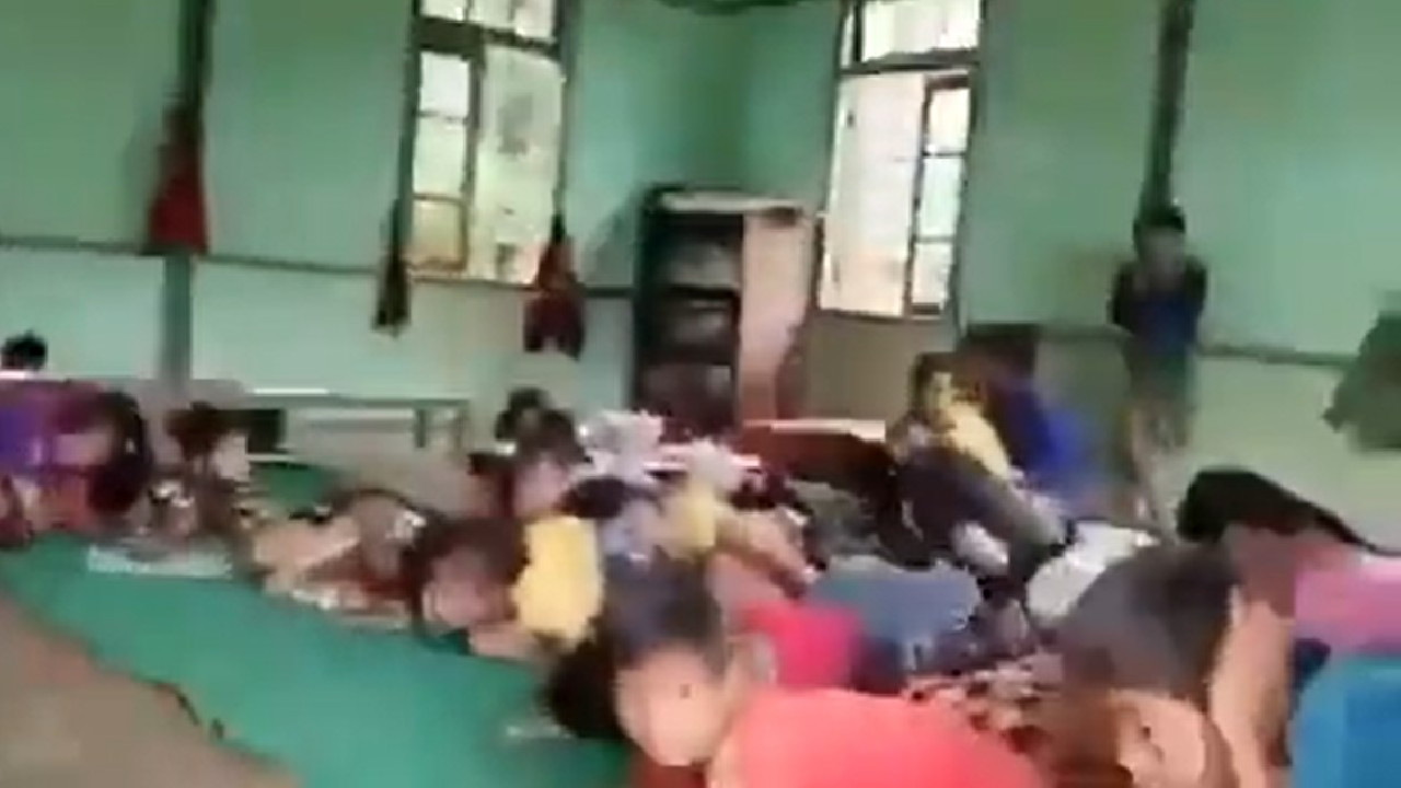 Myanmar'da helikopterden okula ateş açıldı: 6 çocuk öldü!