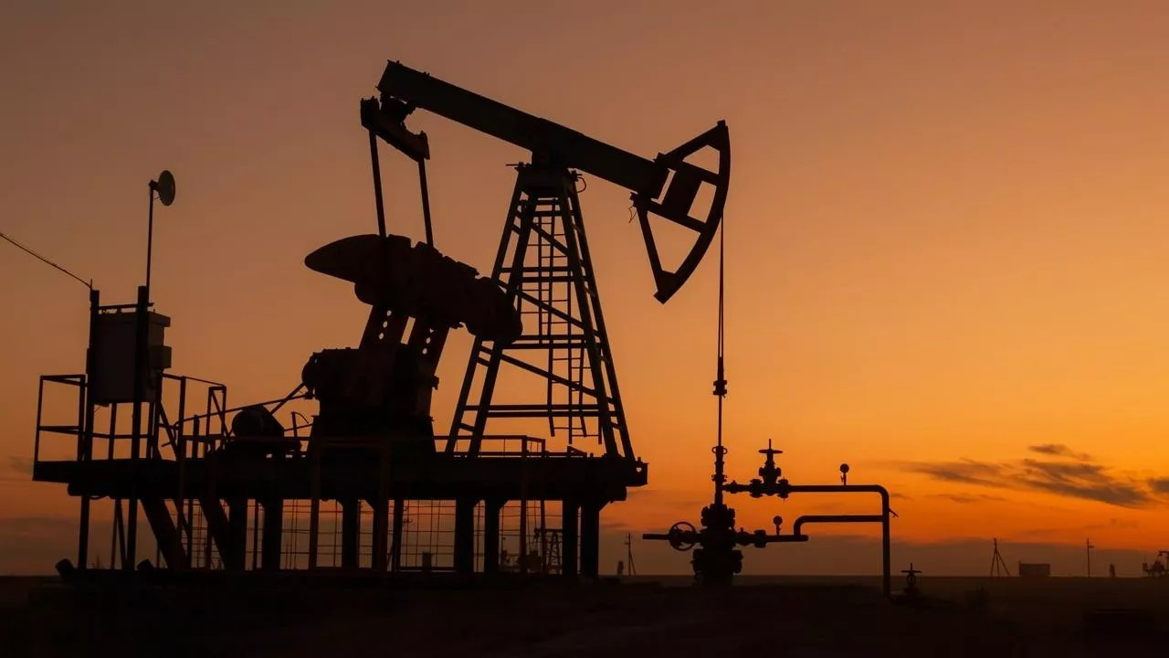 Küresel kriz petrol fiyatlarını düşürüyor