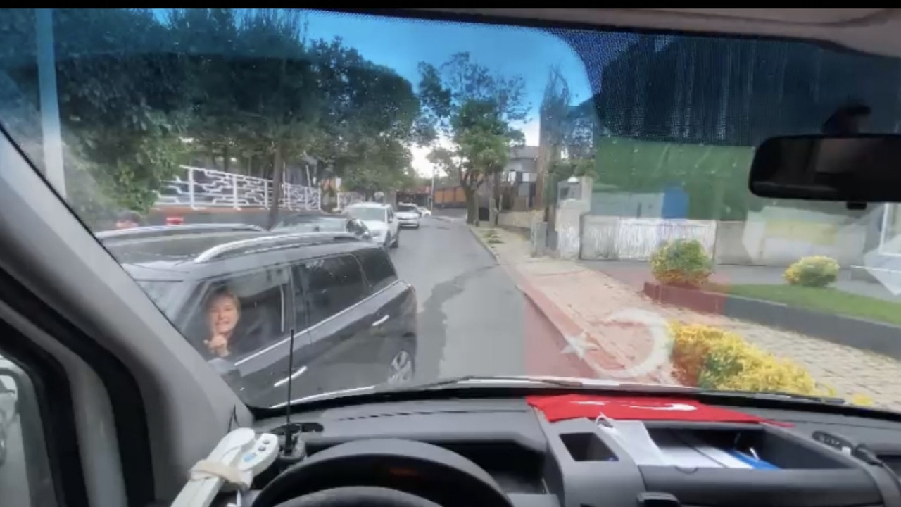 Beşiktaş'ta cip sürücüsü ambulansa yer vermedi! Akılalmaz anlar kamerada...
