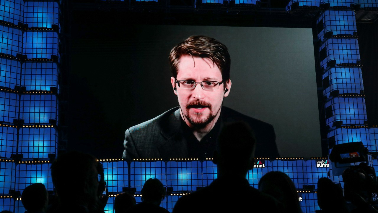 Putin, ABD'nin kabusu Edward Snowden'a Rusya vatandaşlığı verdi!