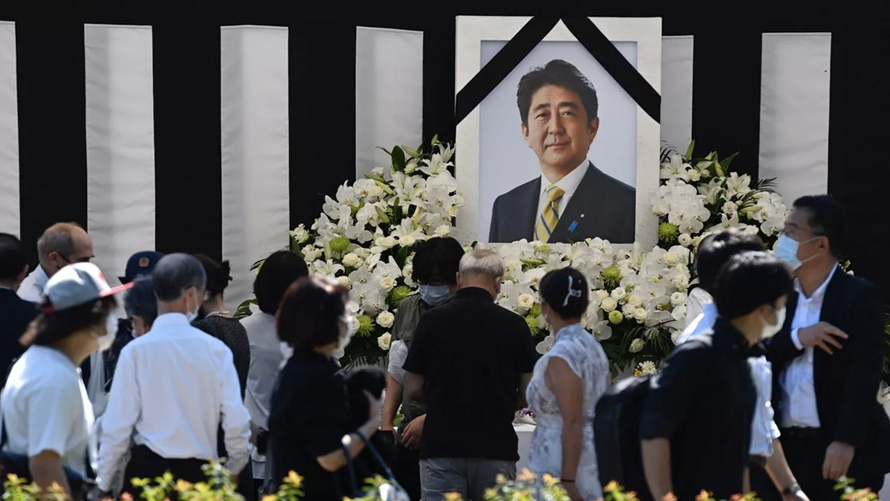Shinzo Abe'nin cenazesi Japonya'yı karıştırdı: Kraliçe 2. Elizabeth'in cenaze töreninden pahalı