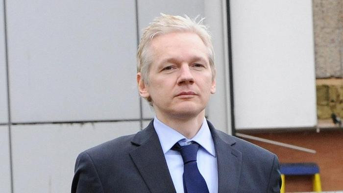Julian Assange Londra'da sorgulandı