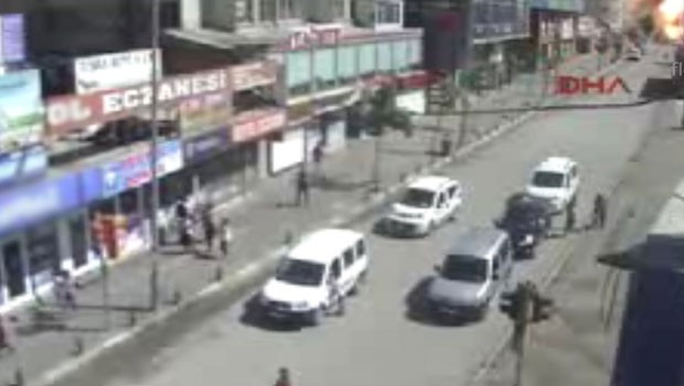 Van'daki bombalı saldırı anı MOBESE'de (VİDEO)