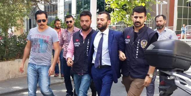 Tutuklanan Onur Özbizerdik böyle gözaltına alındı (VİDEO)