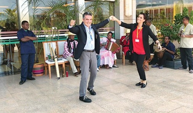 İşte Hande Fırat ile Hakan Çelik'in Madagaskar dansı!