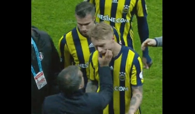 Şenol Güneş Fenerbahçeli futbolcuların önünü kesti!