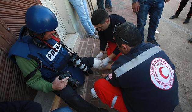 AA foto muhabiri Batı Şeria'da ayağından yaralandı