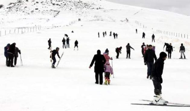 Siverek'te kayak merkezinde 300 kişi mahsur kaldı