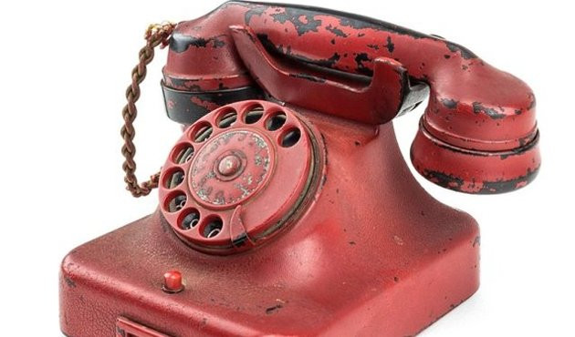 Dünyanın en günahkar telefonu rekor fiyatla satıldı!
