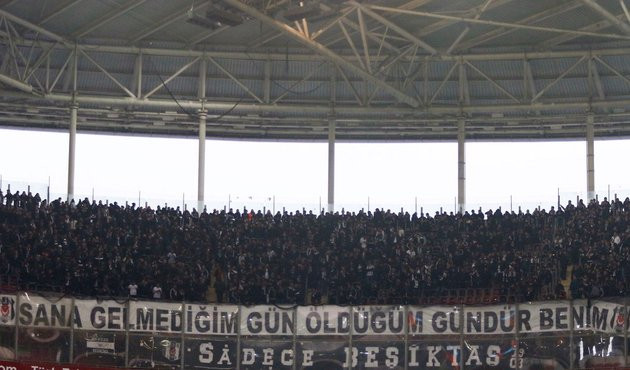 Beşiktaş tribününden Ali Sami Yen'e küfür!