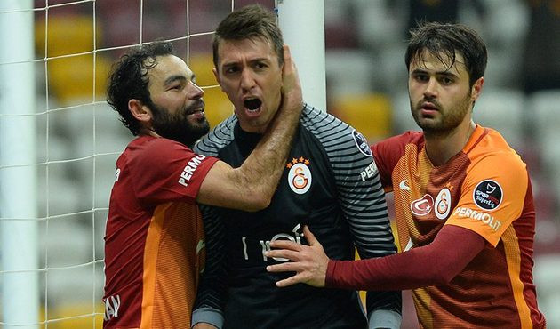 Galatasaray taraftarı Selçuk’u değil Muslera’yı istiyor!