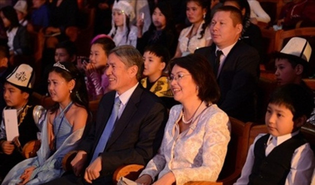 Kırgızistan Cumhurbaşkanının kızından olay yaratacak fotoğraflar!