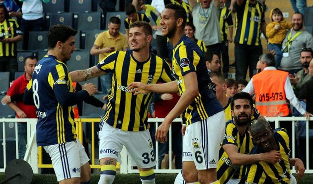 Fenerbahçeli futbolculardan derbi öncesi toplantı!