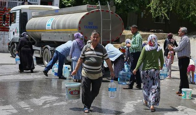 İzmir'de su isyanı büyüyor...Vatandaşlardan CHP'li belediyeye tepki...