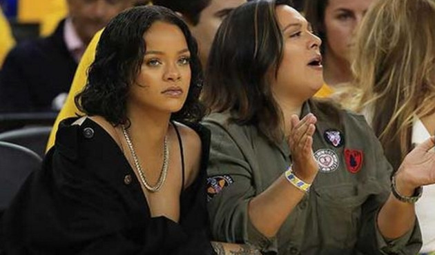 Rihanna yerinde duramadı! Dikkatini dağıtmak için... / VİDEO
