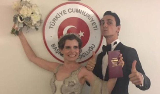 Ayşecan Tatari ve Edip Tepeli New York’ta evlendi!
