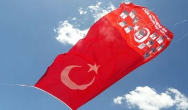 Şehitlerin isimleri Kato'nun zirvesindeki Türk bayrağında!