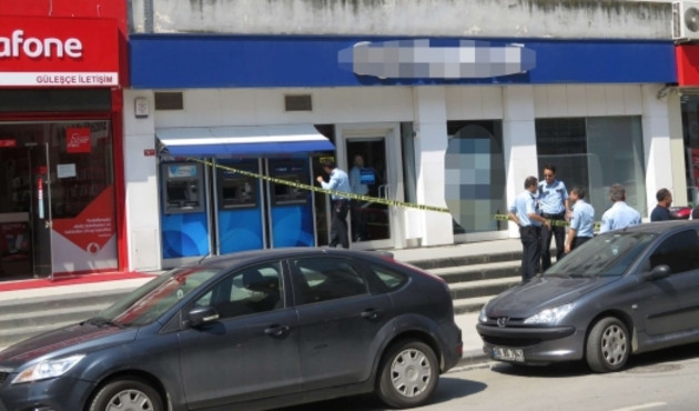 İstanbul'da banka soygunu! Bu sabah başında kask ve elinde silahla içeriye girdi...