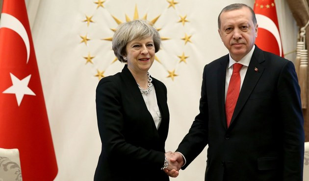 Cumhurbaşkanı Erdoğan, İngiltere Başbakanı May ile görüştü...