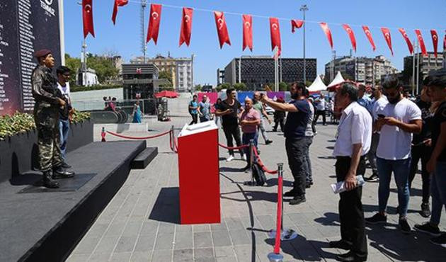 Ömer Halisdemir'in anısı Taksim'de yaşatılıyor