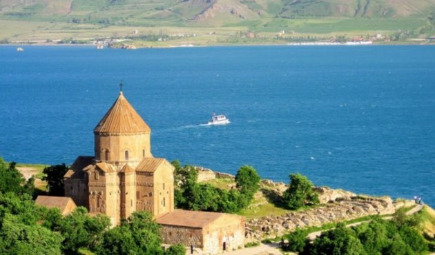 İran, Türkiye'deki kiliseye ait tarihi çanı iade ediyor...