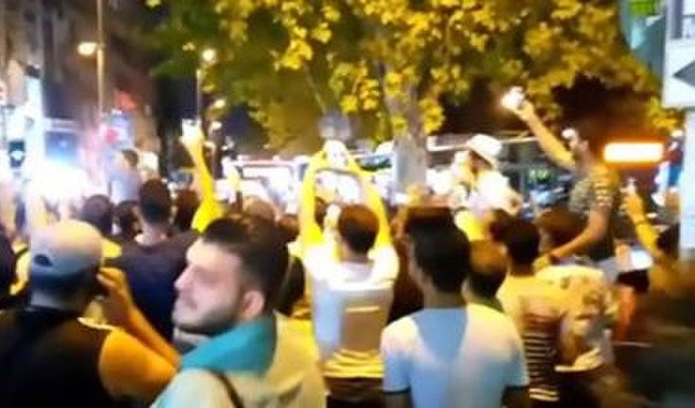 Suriyeliler Aksaray'da yolu kapatıp Play-Off'u kutladılar! / VİDEO