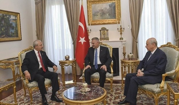 Başbakan Yıldırım, CHP ve MHP liderleri ile TBMM'de görüştü.