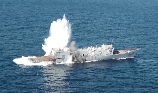 Türk denizaltısı hedef gemiyi tek torpido ile batırdı!