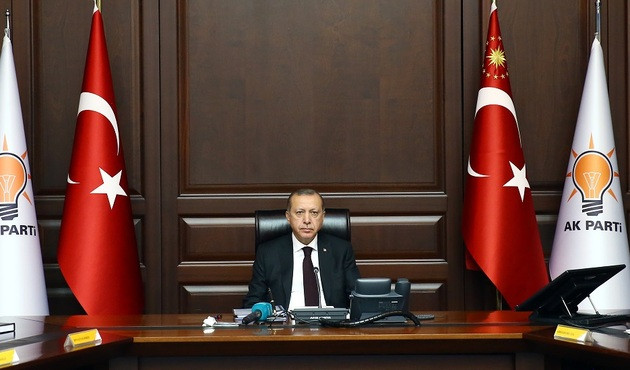 Erdoğan'dan uyarı: "Televizyondan izliyorum sizi salonda göremiyorum!"