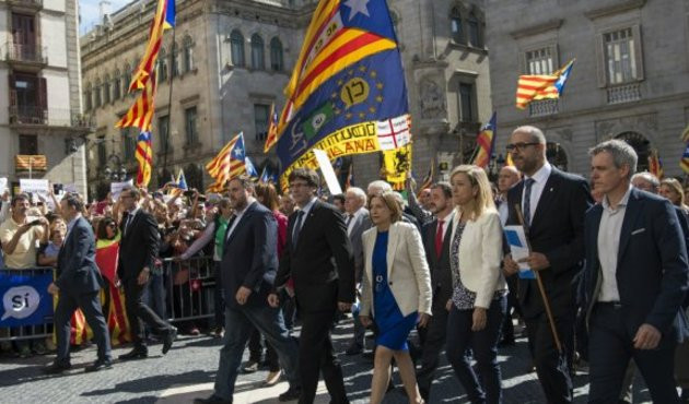 İspanya hükümeti Katalonya'nın özerkliğini askıya alıyor!