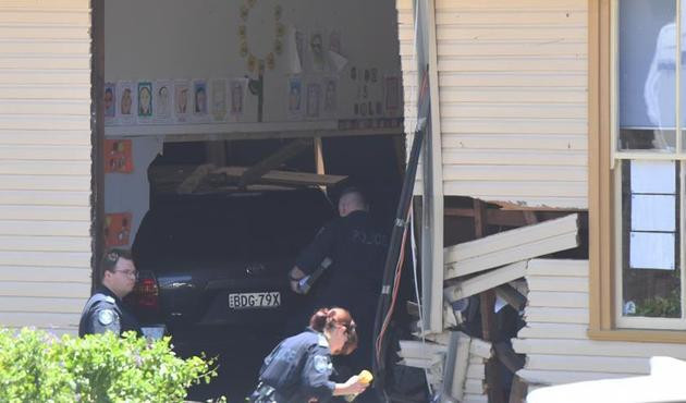 Sydney’de otomobil sınıfa girdi, 2 öğrenci öldü!