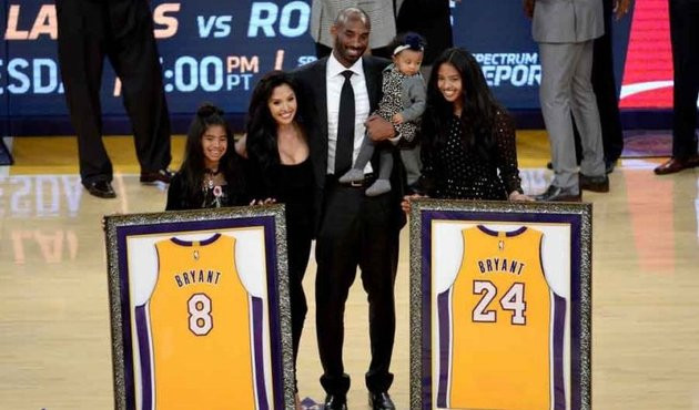 Lakers, Kobe Bryant’ın formalarını emekli etti!