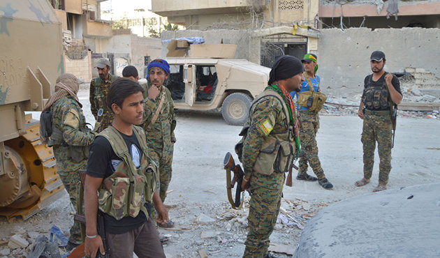 ABD'nin müttefikleri birbirine düştü! DSG'deki YPG'liler Araplara baskın düzenledi...