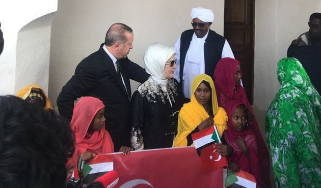 Cumhurbaşkanı Erdoğan Sevakin Adası'nda Hanefi ve Şafi camilerini gezdi...