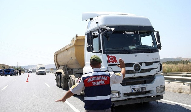 İstanbul'da yılbaşında 7 ilçeye kamyon girişi yasak, 4 ilçede yollar kapalı!