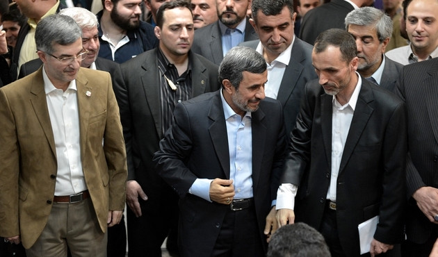 Eski İran Cumhurbaşkanı Ahmedinejad tutuklandı...